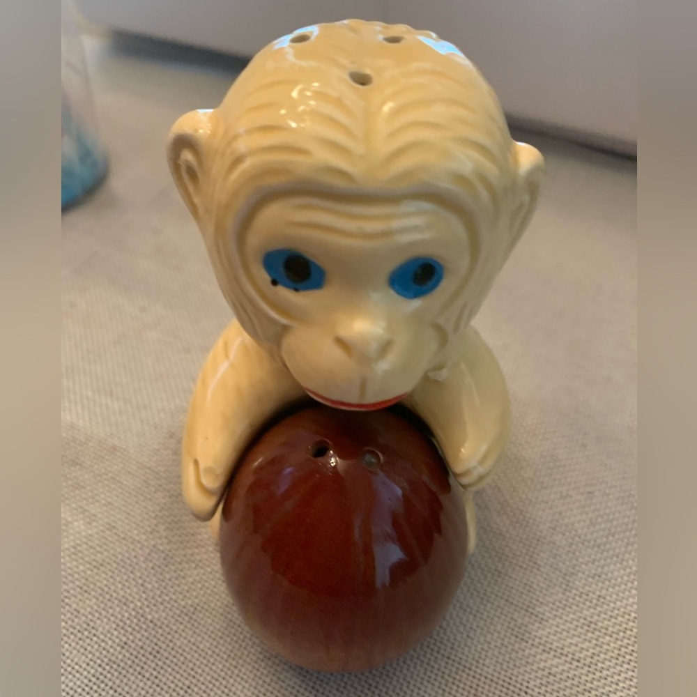 Charming Monkey with a Coconut Salt & Pepper set- Cream and Brown Vintage Cera